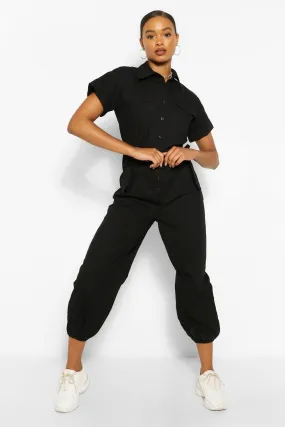 Jumpsuit aus Webstoff mit umgeschlagenen Bündchen und Gürtel